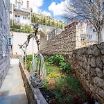 Apartment Debos - Three-Bedroom Apartment With Balcony And Sea View