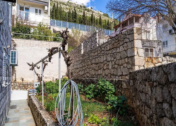 Apartment Debos - Three-Bedroom Apartment With Balcony And Sea View