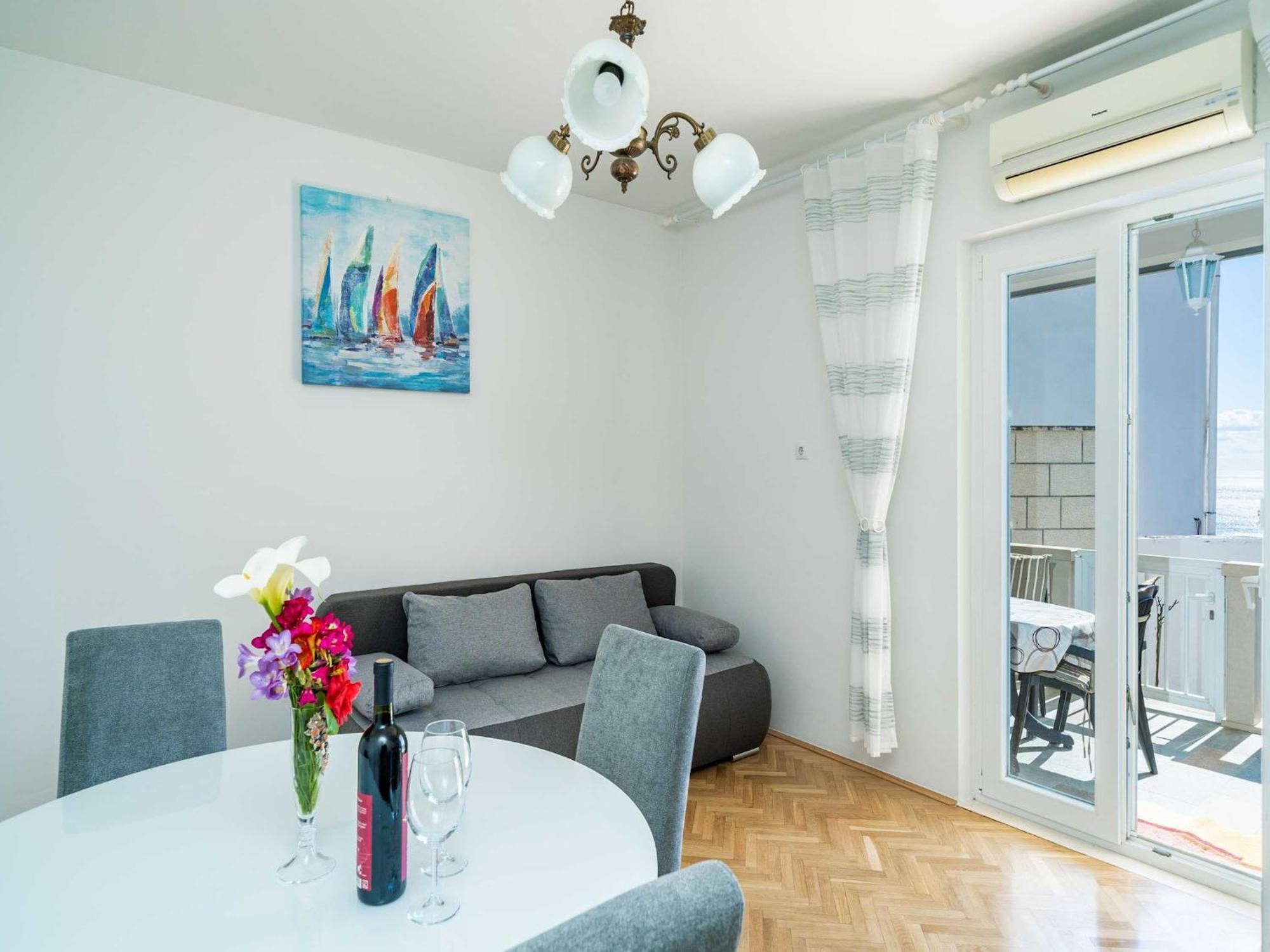 Debos - Three-bedroom With Balcony And Sea View *