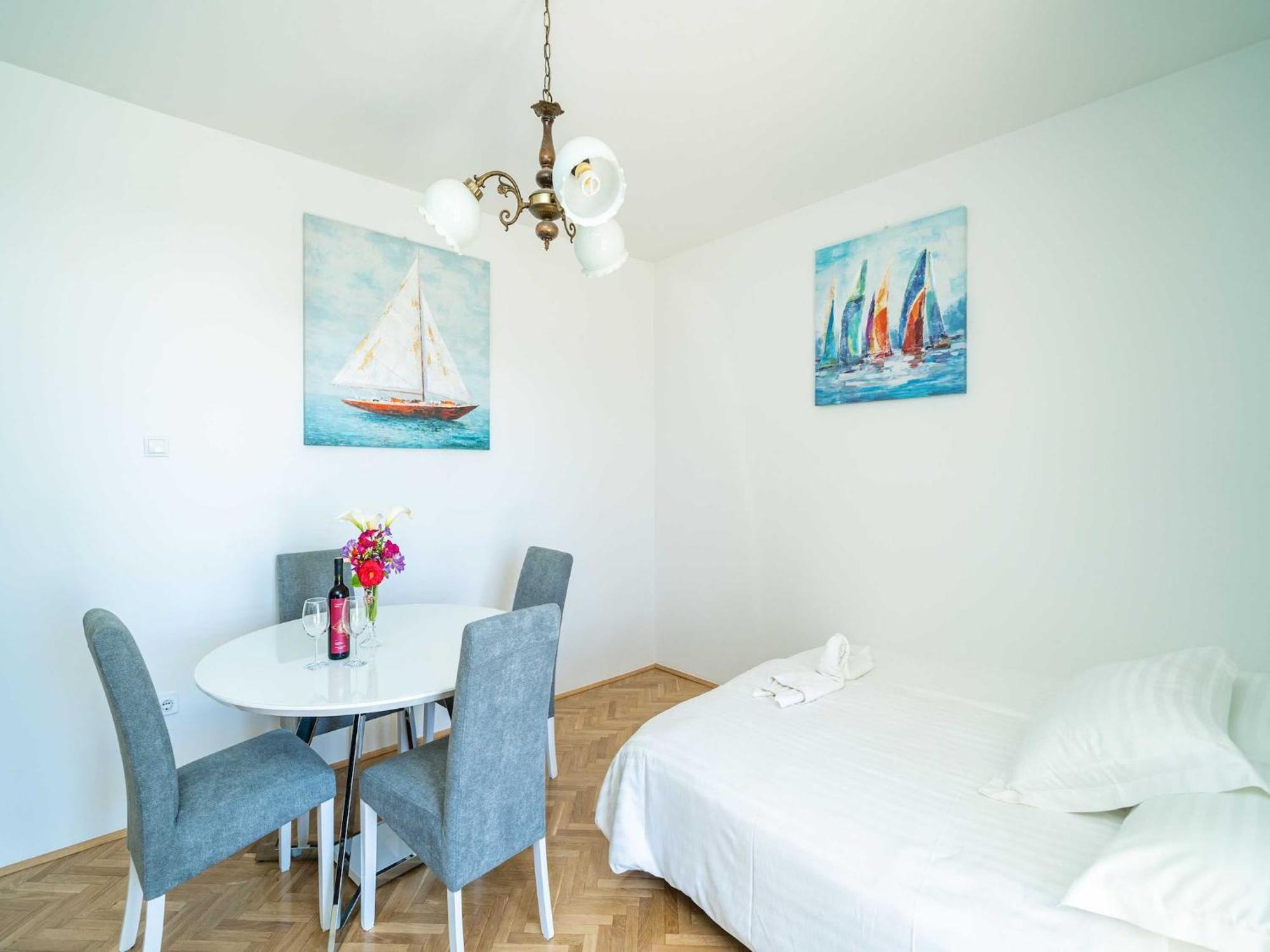 Debos - Three-bedroom With Balcony And Sea View Apartment Dubrovnik