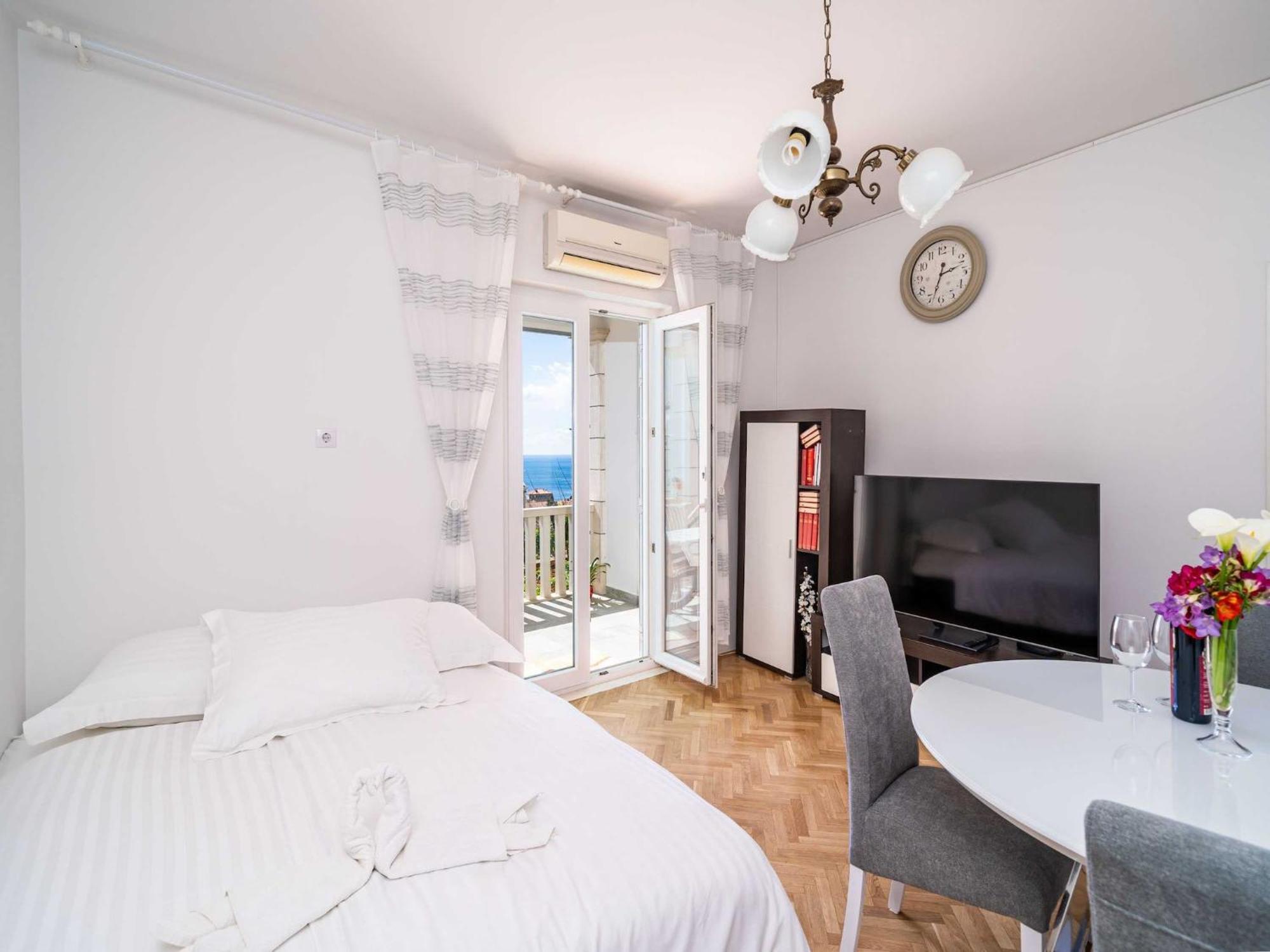 Debos - Three-bedroom With Balcony And Sea View Apartment *